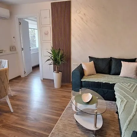 Bonsai Apartment